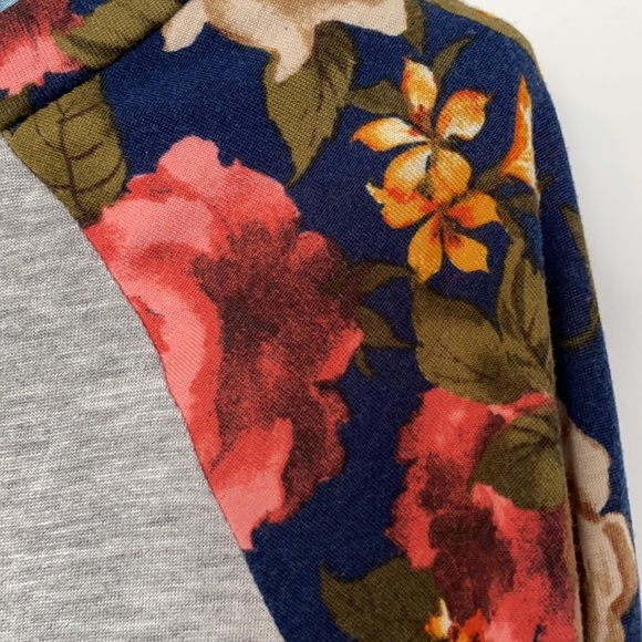 Women’s floral long sleeve t shirt - Picture 3 of 4